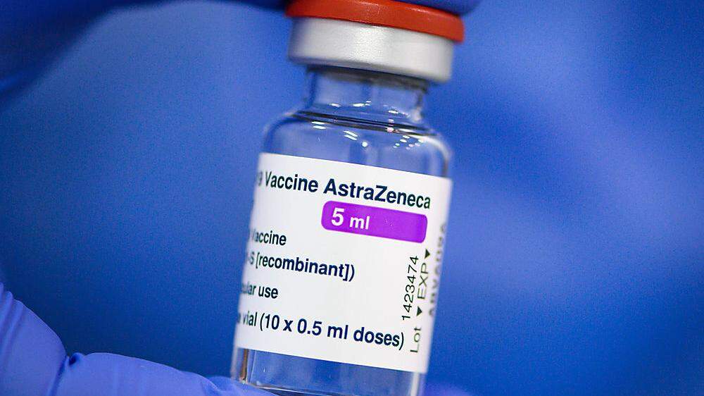 Auf AstraZeneca soll ein mRNA-Impftstoff verabreicht werden 