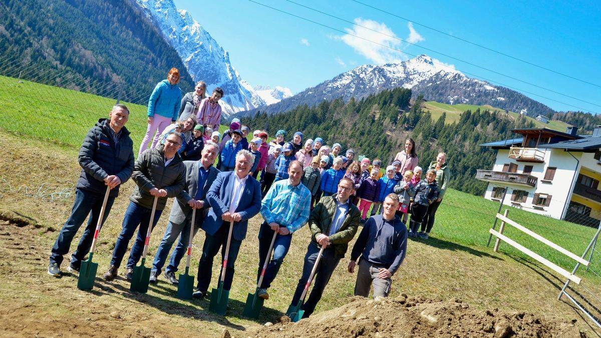 Der Spatenstich für den neuen Kleinkindergarten war ein Freudentag im Lesachtal