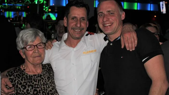 Feuerwehrkommandant Michael Kodal (Mitte) mit Maria Kodal und Michael Skriner