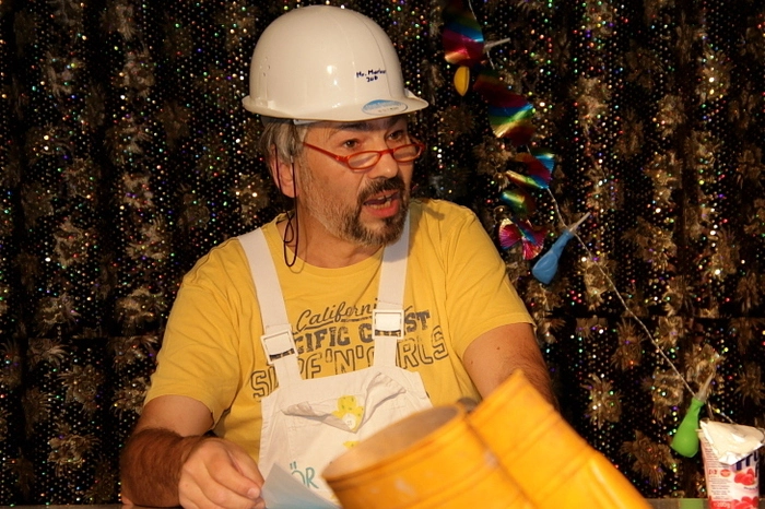Durch das Programm führt Obmann Manfred Kollmann als Fred K., die Texte schrieben teilweise die Darsteller selbst, wie etwa Werner Jud (Foto), die musikalisch-künstlerische Leitung hat Andreas Tomaschitz inne.