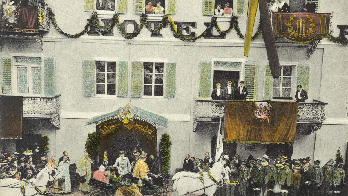 Kaiser Franz Joseph vor dem Hotel Hackinger vor der Abfahrt zur Festwiese