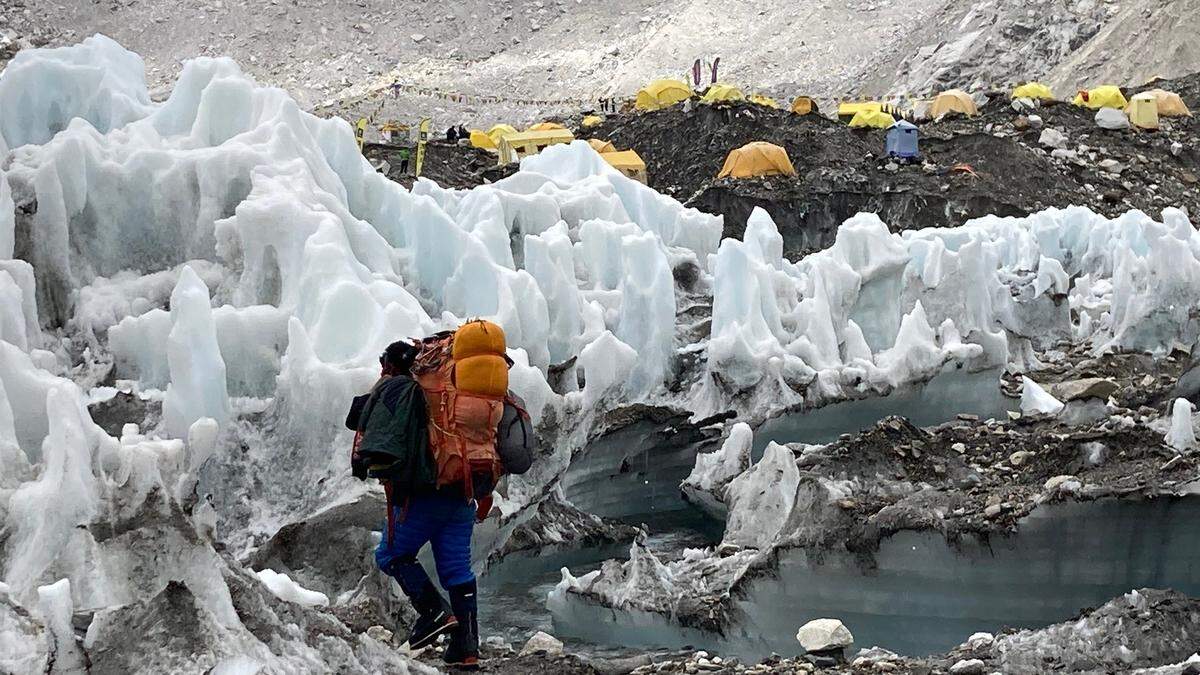 Im Spezial-Talk bei ServusTV wird über das Geschäft mit dem Mount Everest diskutiert