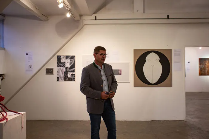 Anschließend richtete der Pischelsdorfer Bürgermeister Herbert Pillhofer ein paar Grußworte an die Ausstellungsbesucher