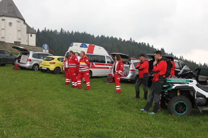 Bei dieser Suchübung stellten die Einsatzorganisationen ihre Tätigkeiten der Feuerwehrjugend vor.
