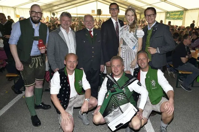 Der Hausherr, Geschäftsführer Hermann Klapf, konnte unter den vielen Besuchern in der Veranstaltungshalle auch Landtagsabgeordneten Hubert Lang, Bürgermeister Marcus Martschitsch und die neue Miss Styria, Larissa Robitschko, Obmann Josef Haas, Daniel Neuhauser und für den musikalischen Auftakt die Edlseer begrüßen