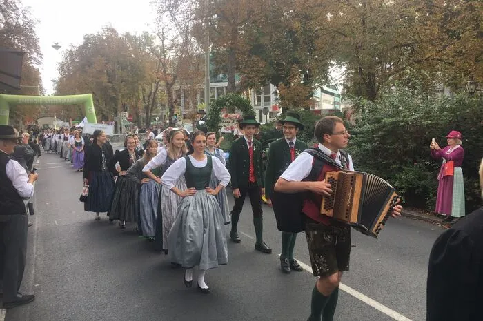 Am Sonntagvormittag waren die Roßecker beim Einmarsch durch die Innenstadt mit dabei.