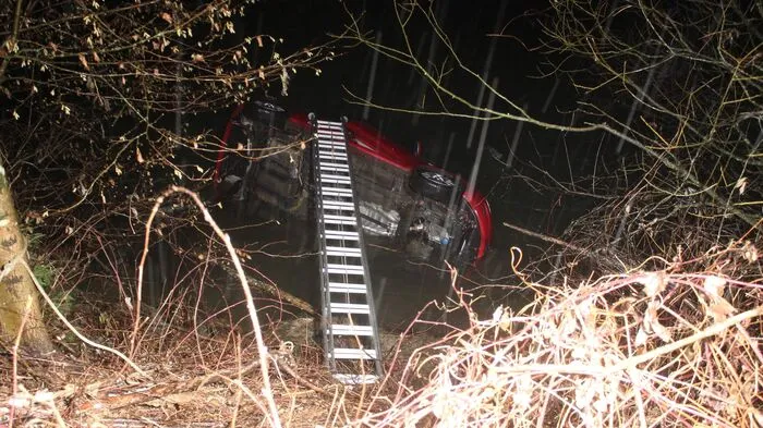 Auto stürzte in die Gurk