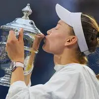 Jelena Rybakina durfte zum ersten Mal in ihrer Karriere die US-Open-Trophäe küssen