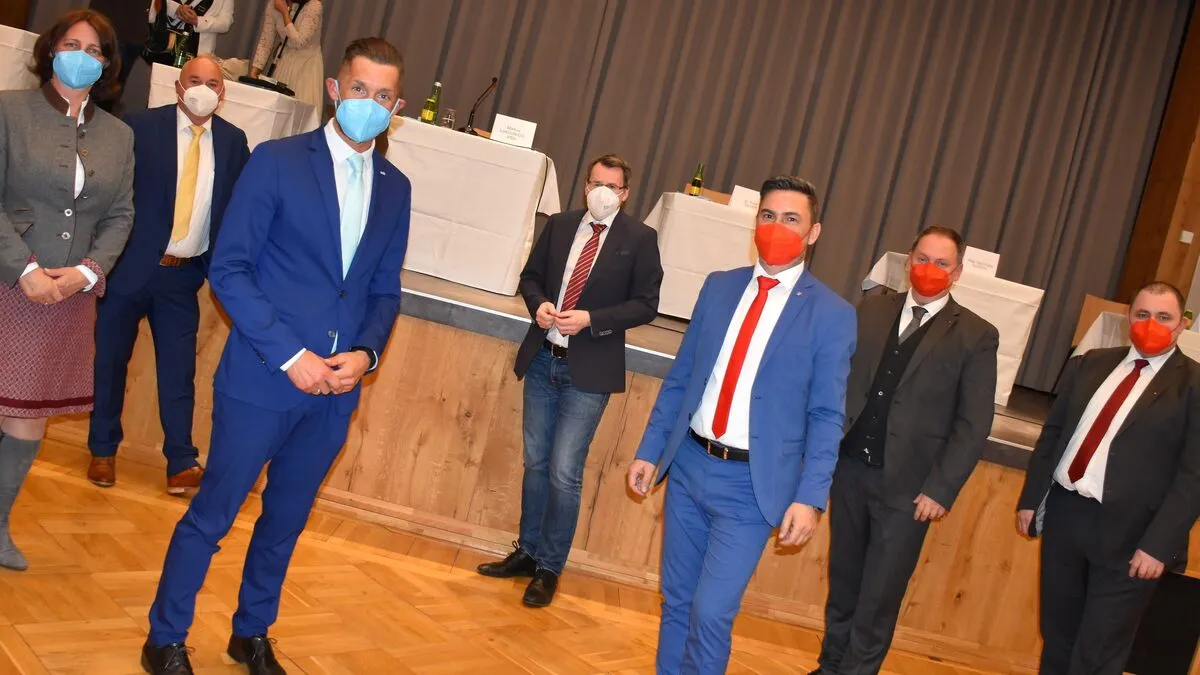 Das neue Stadtratsteam: Stadträtin Angelika Kuss-Bergner (ÖVP), Stadtrat Gerald Grebenjak (FPÖ), Stadtrat Andreas Sneditz (ÖVP), Erster Vizebürgermeister Peter Wedenig (SPÖ), Bürgermeister Markus Lakounigg (SPÖ), Zweiter Vizebürgermeister Aaron Radaelli und Stadtrat Stefan Riepl (von links)