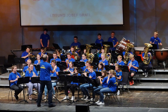 Mit dem Musical "Herr der Ringe" begann  das Jugendblasorchester "JuBO" der Musikschule Weiz unter der Leitung von...