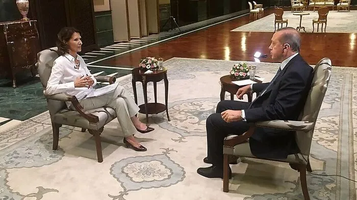 Die Chefreporterin Ausland der Mediengruppe RTL Deutschland, Antonia Rados, im Interview mit dem türkischen Regierungschef Erdogan 