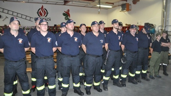 Die Freiwillige Feuerwehr Bärnbach führte eine große Übung durch, an der insgesamt 64 Helferinnen und Helfer der Feuerwehren Bärnbach, Voitsberg, Piber und Afling teilnahmen. Auch das Rote Kreuz war mit zwölf Sanitätern und zwei Notärzten vertreten.
