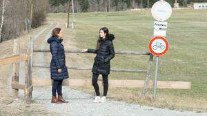 Grundbesitzerin Elisabeth Trager und ihre Tochter Atina meinen, der Dammweg entlang der Isel wäre der sicherere und schönere Radweg