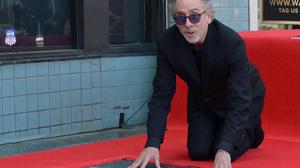 Tim Burton am Hollywood Boulevard wo er einen Stern am Walk of Fame bekam