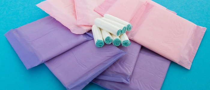 Tampons und Monatsbinden