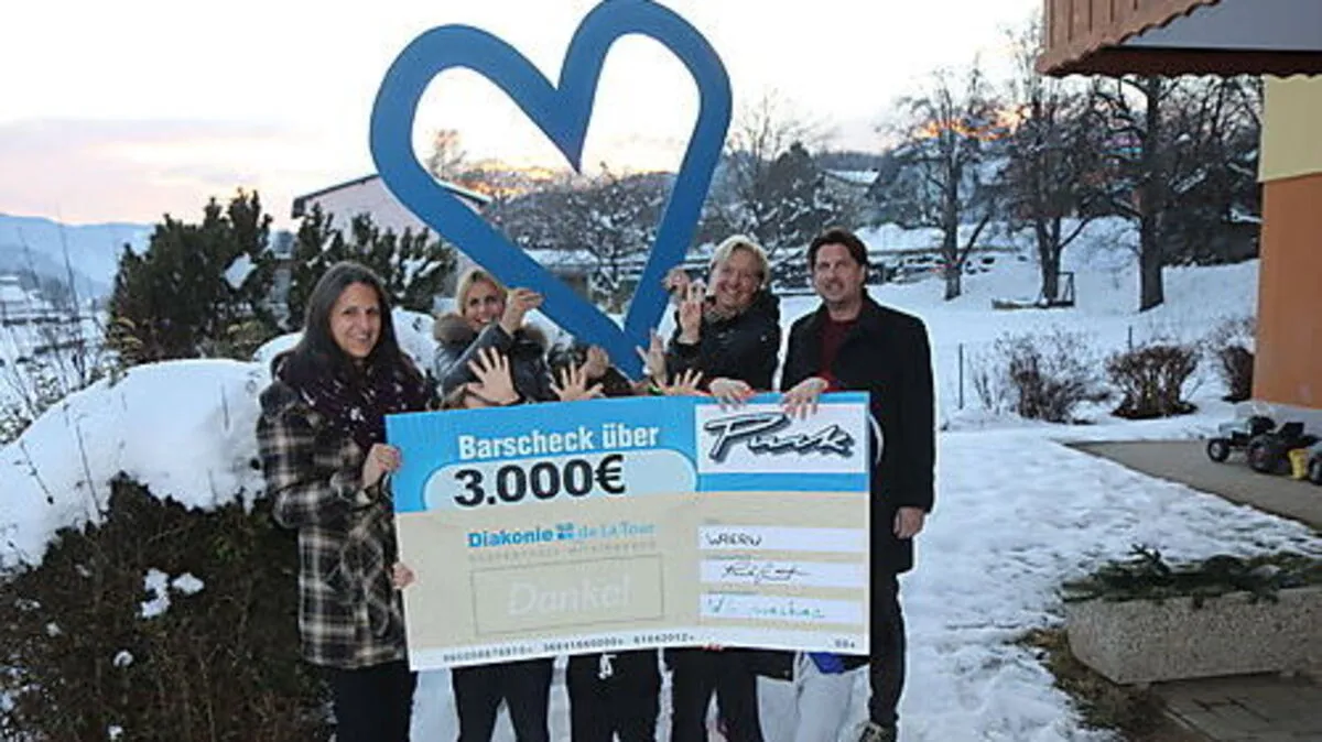 Gerda Nau, Silke Puck, Astrid Petritsch und Gert Puck bei der  Übergabe der Spende