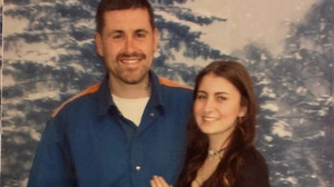 Kory und Rebecca bei einem Gefängnisbesuch