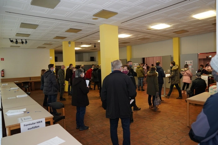 Warten im Stadtsaal Spittal.