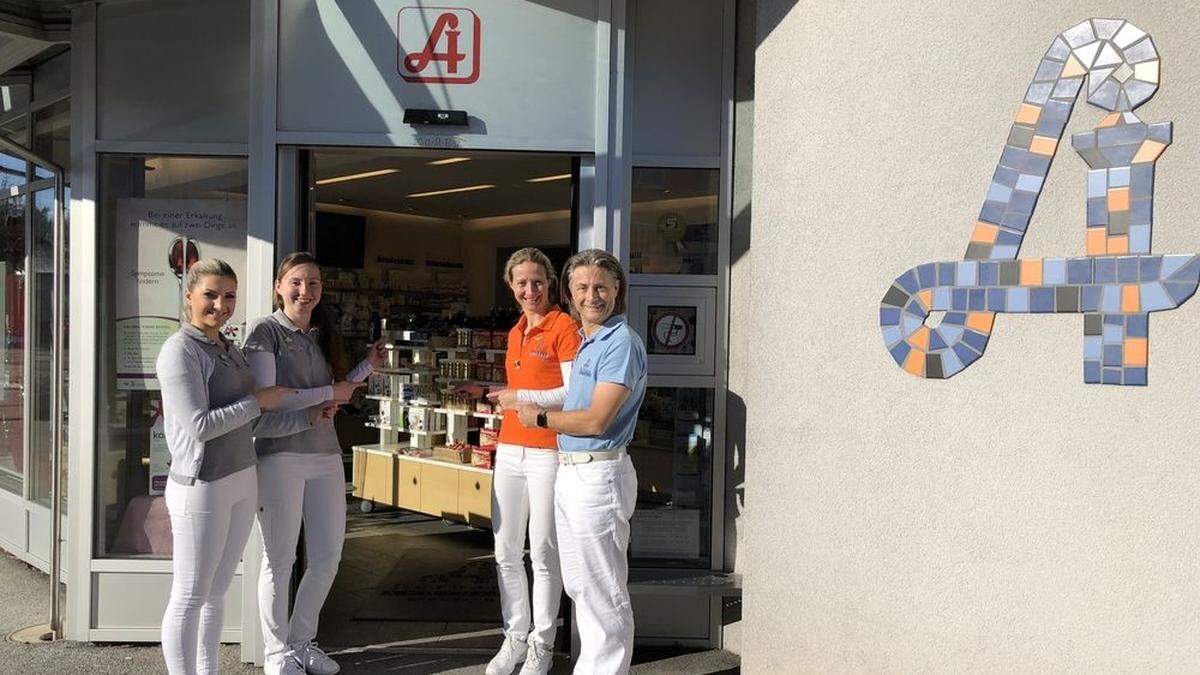 In der Barbara-Apotheke haben sich 200 Personen für einen Impfstoff angemeldet, die Nachfrage ist enorm