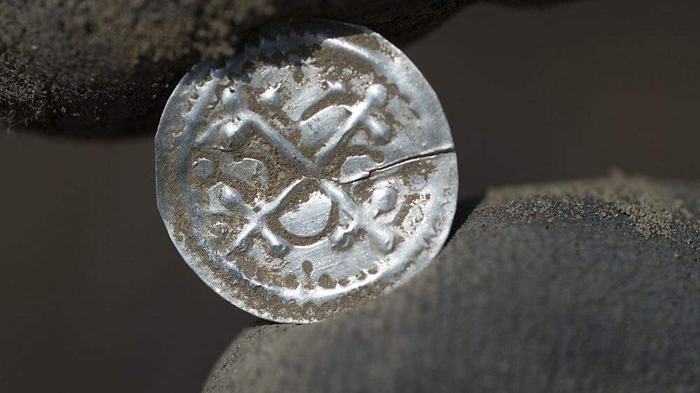 Eine der gefunden Münzen aus dem Schatz des Dänenkönigs Harald Blauzahn
