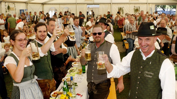 Die "Burgauer Tanzlmusi" wurde im Jahre 2013 gegründet...
