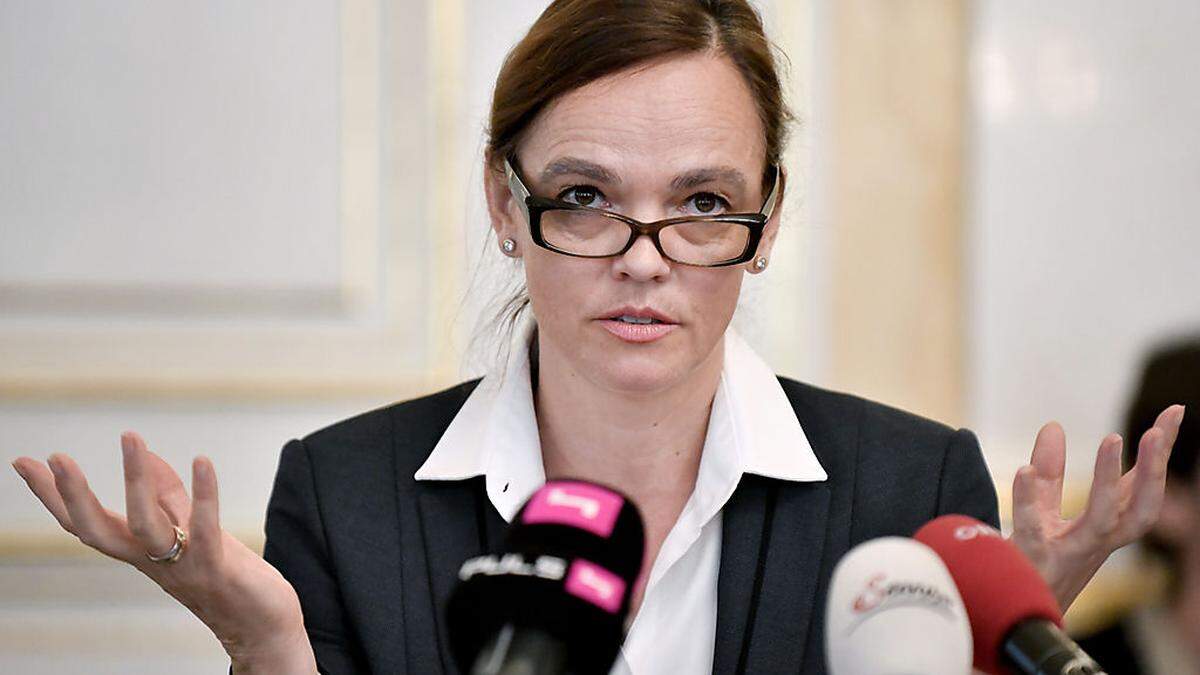 Bildungsministerin Sonja Hammerschmid bei der Präsentation der Ergebnisse