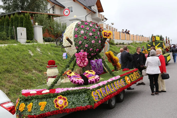 Mit ihren 4 Jahreszeiten wurde der Wagen der Gemeinde Strallegg mit dem 3. Platz ausgezeichnet.