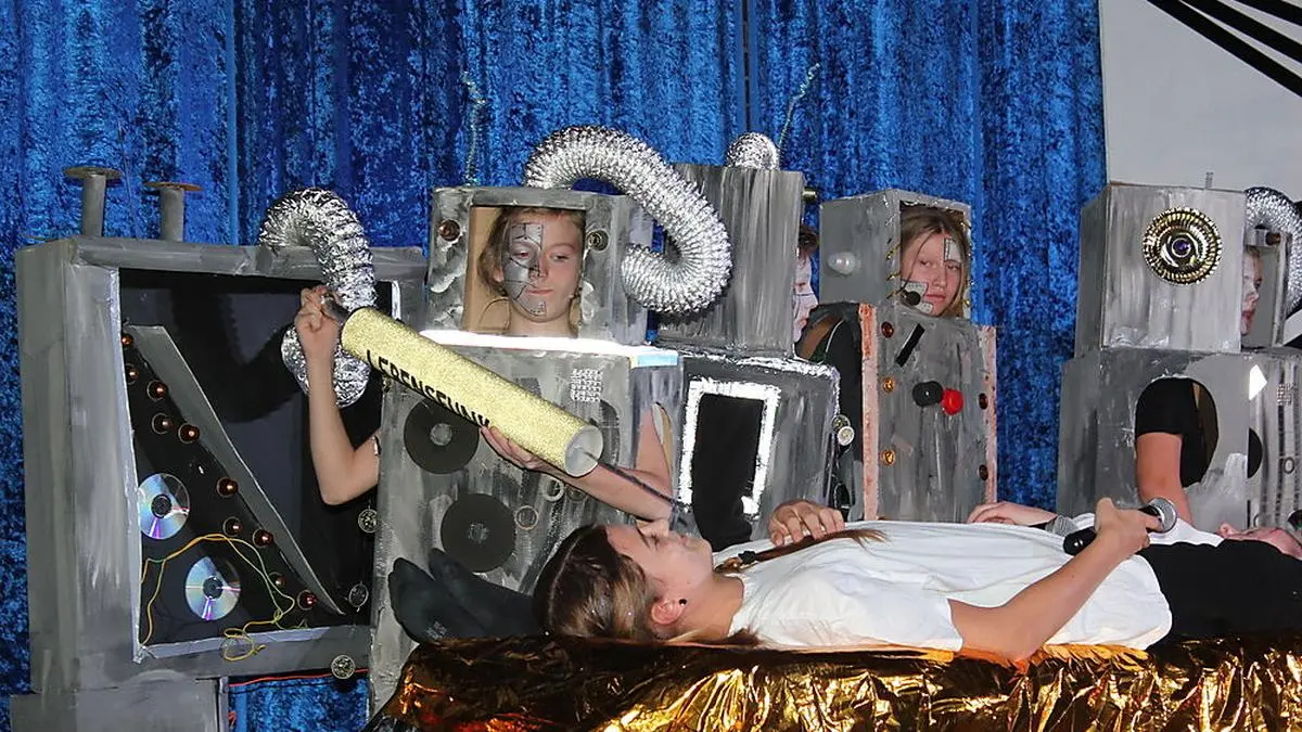 Die MMS Edelschrott führt das Musical "Rock'n'Robo" auf