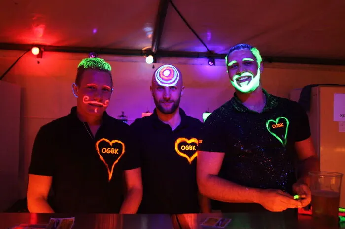 2019 werden nicht nur die Vereinsmitglieder in Neonfarben leuchten. Das ganze Zelt soll bemalt werden und für ein buntes Farbenspiel sorgen 