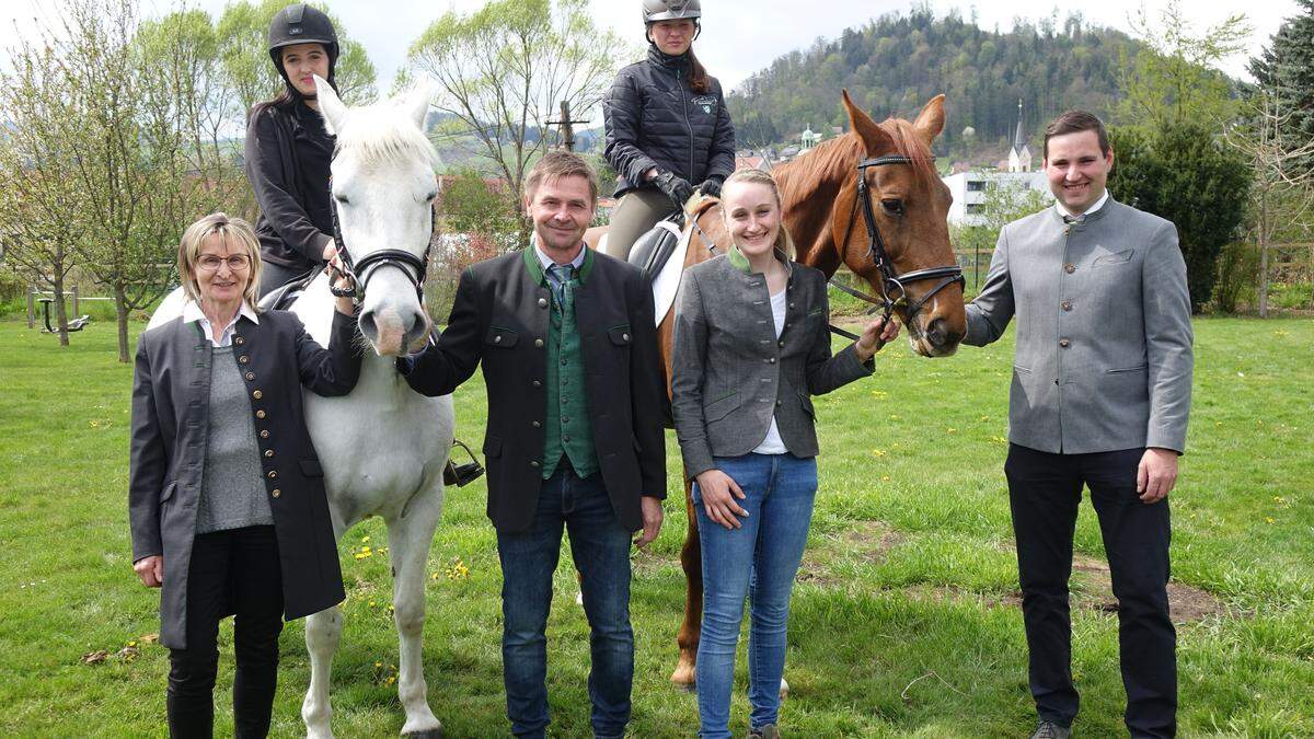 Direktorin Margit Langmann, Johann Rumpf (Abteilung 10 beim Land Steiermark), Doris Ofner und Bernhard Obenaus (Fachschule Grottenhof, von links)