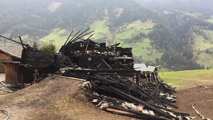 Die Überreste des Bauernhofes in der Ortschaft Sagritz in Großkirchheim