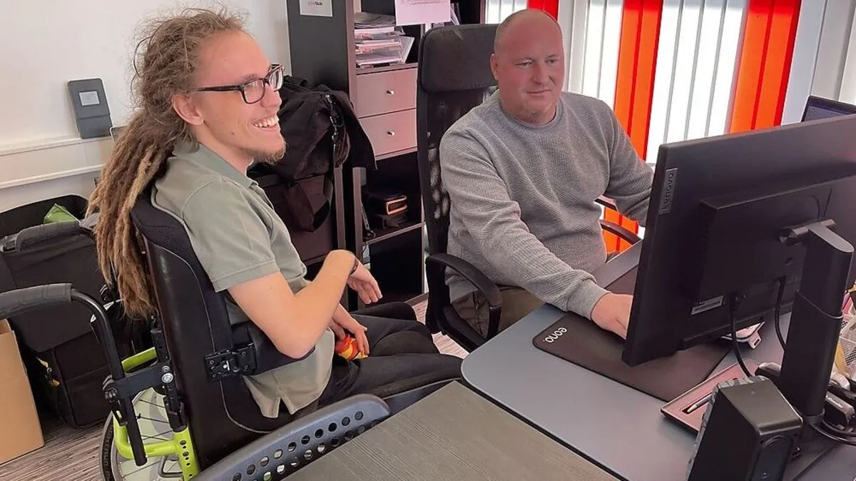 Kevin Eglauer mit seinem Chef