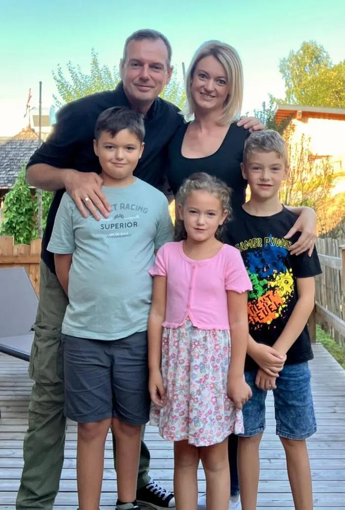 Tommy und Marion Schmid mit den Kindern Lukas, Annika und Benjamin