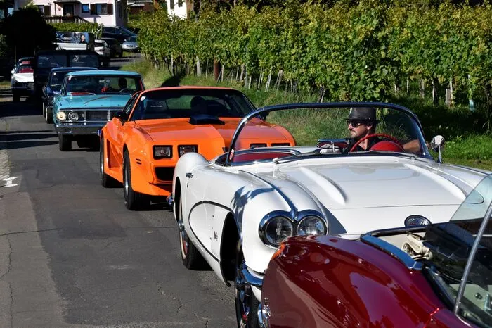 Ein besonderes Highlight war die Fahrt mit den Autos des US-Car-Club Südoststeiermark. Im Konvoi brachten sie die Gäste auf den Klöchberg zur Riede Seindl.