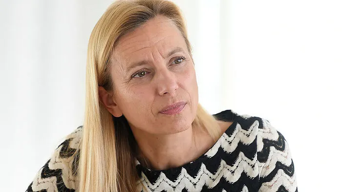 Frauenministerin Ursula Bogner-Strauß (ÖVP) wünscht sich ein automatisches Pensionssplitting - die Aufteilung der Pensionsansprüche auf die beiden Elternteile. Sie  verhandelt darüber auch bereits mit dem Sozialministerium. Freiwillig haben nur 1.366 ÖsterreicherInnen davon Gebraucht gemacht.