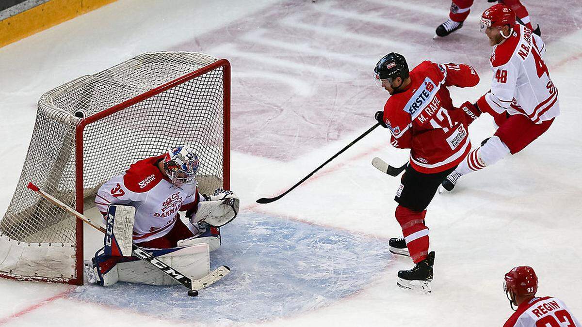 Österreichs Michael Raffl beschäftigte permanent die dänische Defensive, hatte sein Visier aber noch nicht scharf gestellt