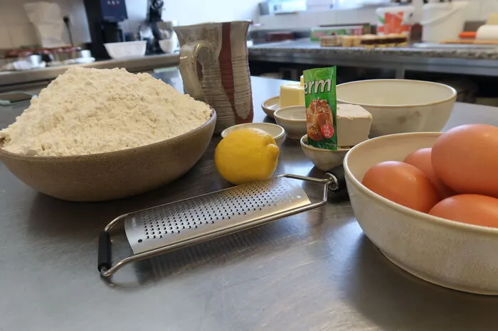 Mit vorbereiteten Zutaten lässt es sich einfacher backen.