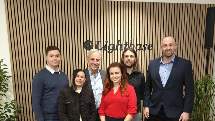 Familienbetrieb: Herbert und Christoph Wagner (hinten, Mitte) mit Stefan Pichler und Dominik Wagner sowie Anita und Katharina Wagner 