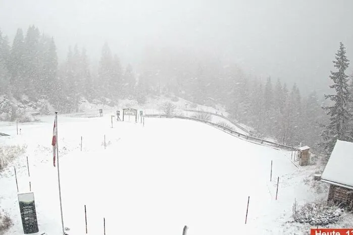 Der Parkplatz bei der Aichingerhütte am Dobratsch