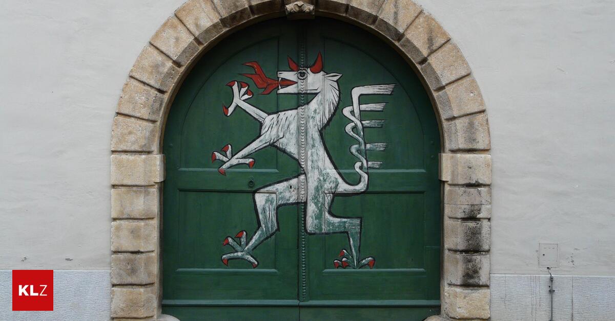 Is the use of the state coat of arms punishable?