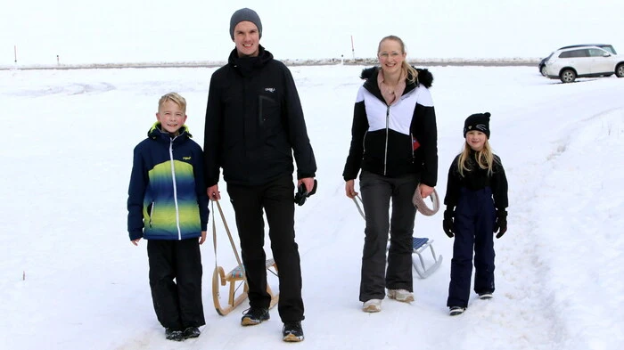 Ja, es ist d i e Alternative zum Skifahren, Snowboarden, Schneeschuhwandern und Skitourengehen: Eine rasante Rodelpartie! 