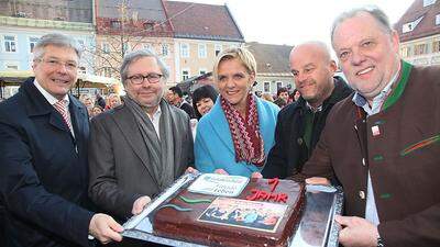 Zum Geburtstag durfte auch die Torte nicht fehlen