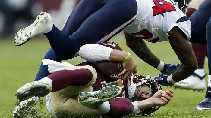 Alex Smith wird von Johnathan Joseph begraben