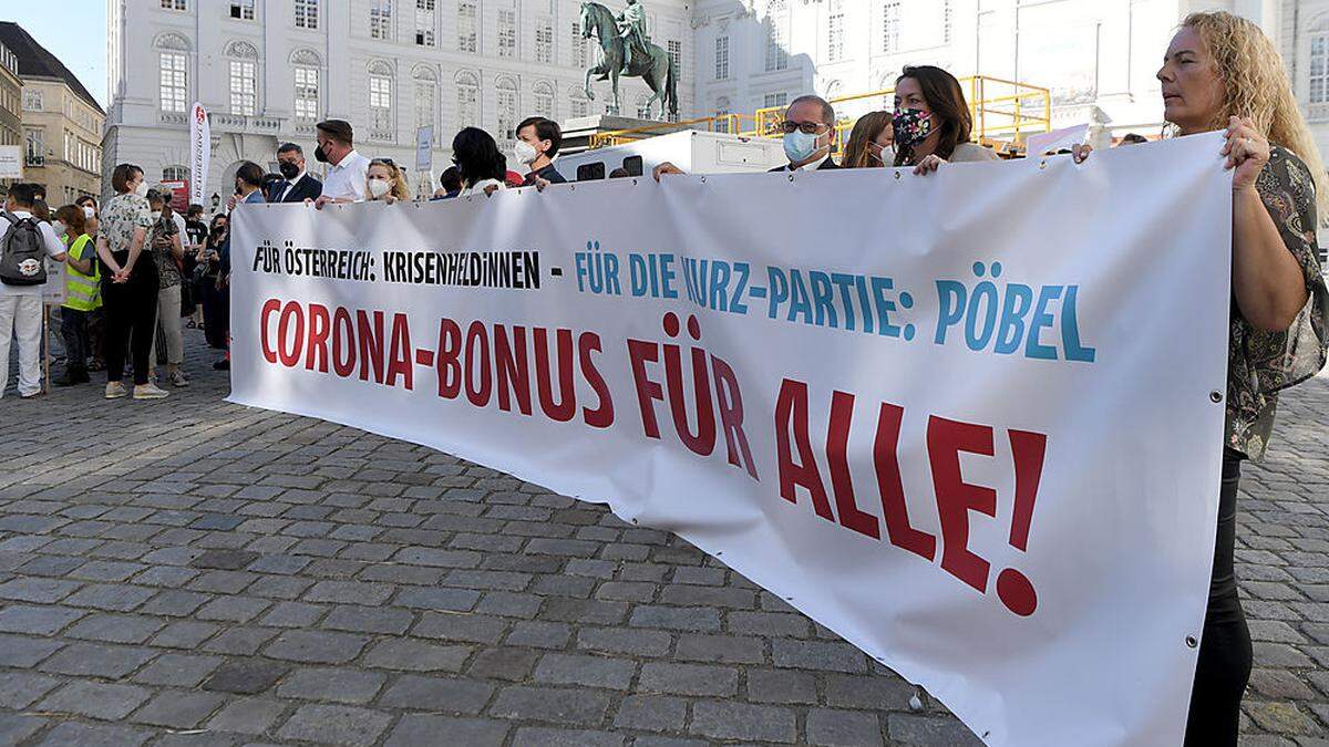 Demo in Wien: &quot;Corona-Bonus für alle!&quot;
