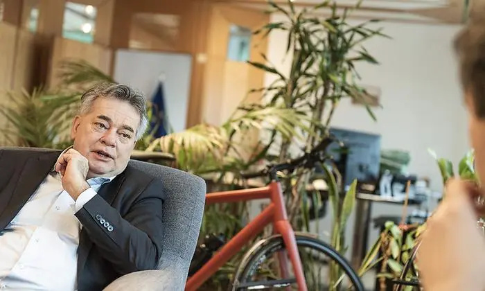 Werner Kogler, f. Renner, Vizekanzler, Radetzkystraße 2, 1030, Wien, Christoph Kleinsasser, ballguide, 27.11.2020