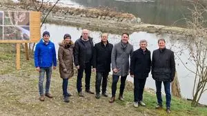 Präsentation des neuen Nebenarms mit Arno Mohl (WWF), Tanja Schriebl, Wassermeister Thomas Fröhlich, Bürgermeister Klaus Strein, Markus Pongratz, Franz Fartek und Johann Wiedner
