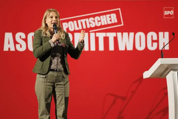 „Hier im Parlament diskutieren wir sehr oft den Wolf. Ich habe aber ehrlicherweise mit einem anderen Tier ein bisschen Probleme, nämlich den Problembären, die sich immer wieder auch medial äußern.“ – Vize-Parteichefin Eva-Maria Holzleitner ist die Zwischenrufer aus dem SPÖ-Wald leid.
