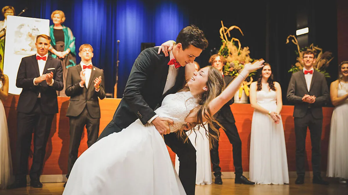 Oh wie schön ... die Schulschwestern feierten eine uvergessliche Ballnacht