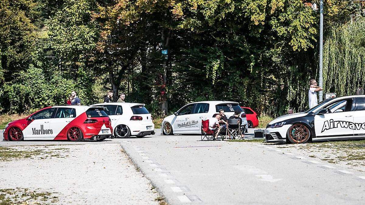 Die ersten - noch maskenlosen - GTI-Fans sind schon in Kärnten