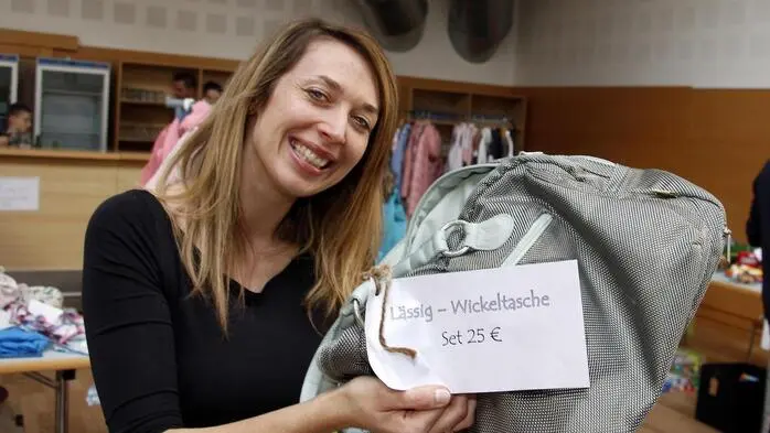 Rechtzeitig zu Beginn der warmen Jahreszeit fand sich eine große Schar kaufwilliger Kundschaft in der örtlichen Kulturhalle ein, um gut erhaltene und günstige Kinderbekleidung für das Frühjahr und verschiedenste Spielwaren zu erstehen. 